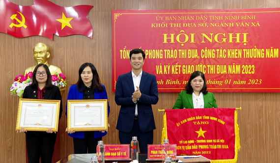 https://thptlynhantong.ninhbinh.edu.vn/wp-content/uploads/2026/04/khoi-thi-dua-cac-so-nganh-tham-muu-va-quan-ly-nha-nuoc-ve-van-hoa-xa-hoi-tong-ket-cong-tac-thi-dua-khen-thuong-nam-2022-va-ky-ket-giao-uoc-thi-dua-nam-2023-6052-1.jpg
