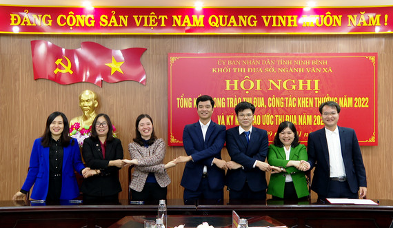 https://thptlynhantong.ninhbinh.edu.vn/wp-content/uploads/2026/04/khoi-thi-dua-cac-so-nganh-tham-muu-va-quan-ly-nha-nuoc-ve-van-hoa-xa-hoi-tong-ket-cong-tac-thi-dua-khen-thuong-nam-2022-va-ky-ket-giao-uoc-thi-dua-nam-2023-6052-3.jpg