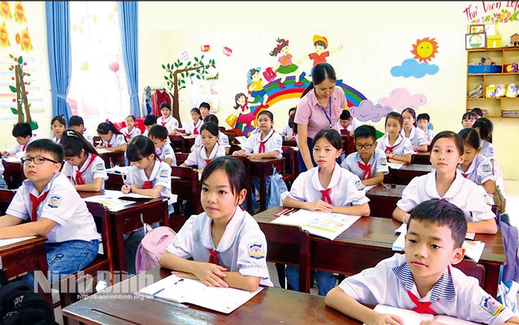 Một giờ học tại Trường Tiểu học Khánh Nhạc A (Yên Khánh). Một giờ học tại Trường Tiểu học Khánh Nhạc A (Yên Khánh).