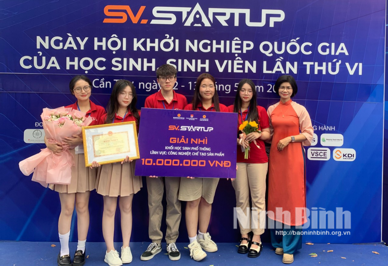 Nhóm tác giả học sinh tỉnh Ninh Bình giành giải nhì cuộc thi