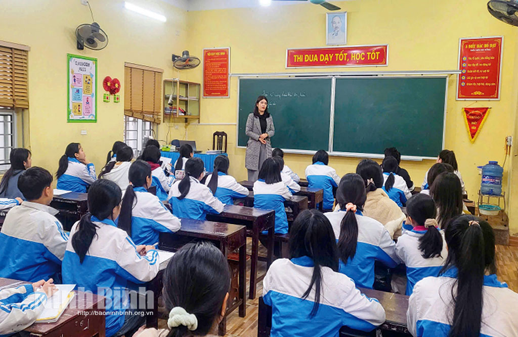 Lớp bồi dưỡng học sinh giỏi môn Văn lớp 7 tại Trường THCS Đồng Giao (thành phố Tam Điệp). Lớp bồi dưỡng học sinh giỏi môn Văn lớp 7 tại Trường THCS Đồng Giao (thành phố Tam Điệp).