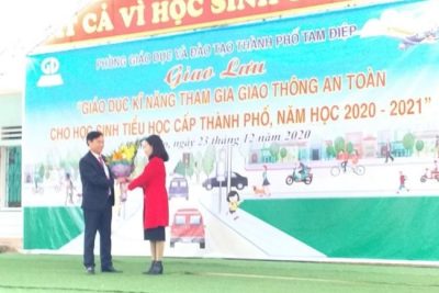 Phòng Giáo dục và Đào tạo thành phố Tam Điệp tổ chức Giao lưu giáo dục kĩ năng tham gia giao thông an toàn cho học sinh tiểu học năm học 2020-2021