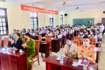 Đổi mới, sáng tạo trong cách tuyên truyền các hoạt động ngoại khoá của trường THPT Tạ Uyên năm học 2021-2022