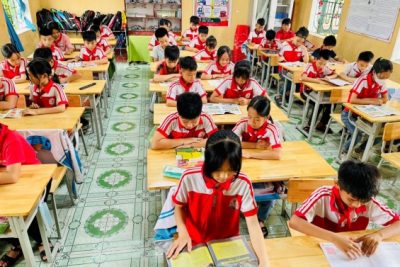 Học sinh trường Tiểu học Gia Tường – Nho Quan đọc và làm theo báo Đội: “Thắp sáng đam mê”