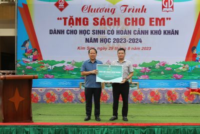 Sở Giáo dục và Đào tạo Ninh Bình phối hợp với Nhà xuất bản Giáo dục Việt Nam tổ chức Chương trình “ Tặng sách cho em”