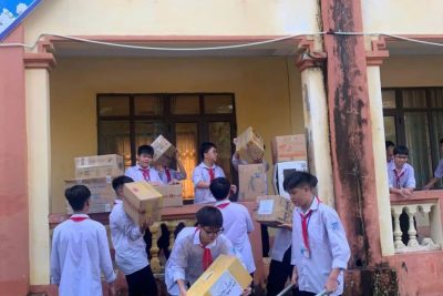 Ngành Giáo dục tỉnh Ninh Bình chung tay chia sẻ khó khăn với học sinh vùng lũ