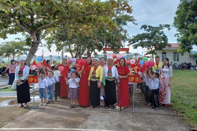 Học sinh lớp 1 toàn tỉnh hân hoan ngày tựu trường năm học 2023-2024