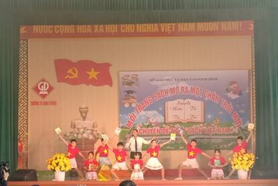 Chuyên đề hưởng ứng Ngày sách và văn hoá đọc Việt Nam lần thứ 9 tại trường Tiểu học Ninh Thắng, huyện Hoa Lư với chủ đề “Mỗi trang sách mở ra một chân trời mới”