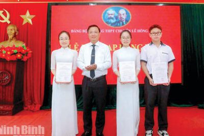 Phát triển Đảng trong học sinh THPT: Xây dựng lực lượng kế cận giàu tri thức và khát vọng cống hiến