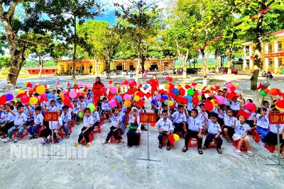 Học sinh lớp 1 náo nức ngày tựu trường