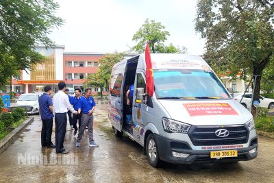Ngành Giáo dục sôi nổi hoạt động quyên góp sách vở, đồ dùng học tập ủng hộ học sinh vùng lũ lụt